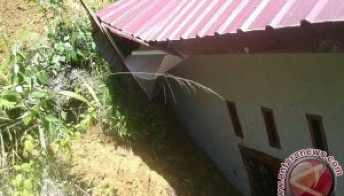 Satu Rumah Hanyut Dibawa Arus di Sipirok