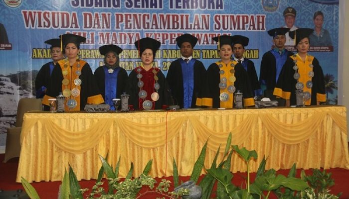 Lulusan Terbaik Akper Tapteng Ditawarkan Langsung Kerja di RSUD Pandan