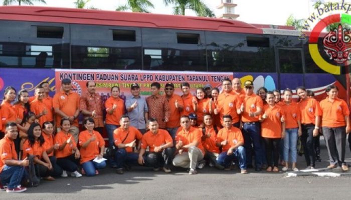 Bupati Tapteng Berikan Semangat Kepada Tim LPPD Pesparawi Tapteng