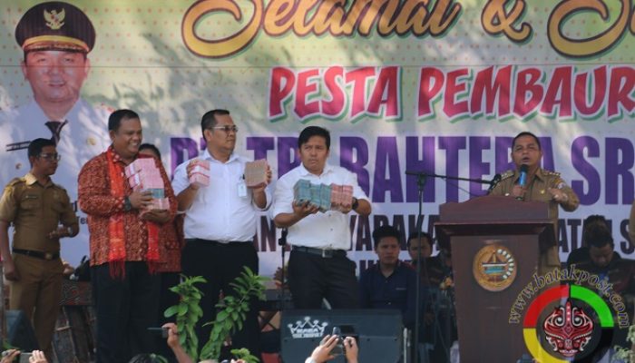 Bupati Boyong Investor Plasma ke Tapteng dan Berikan Modal Rp1 Miliar