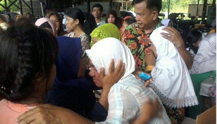 Keluarga ABK Mega Top III Yang Hilang Mendadak Histeris