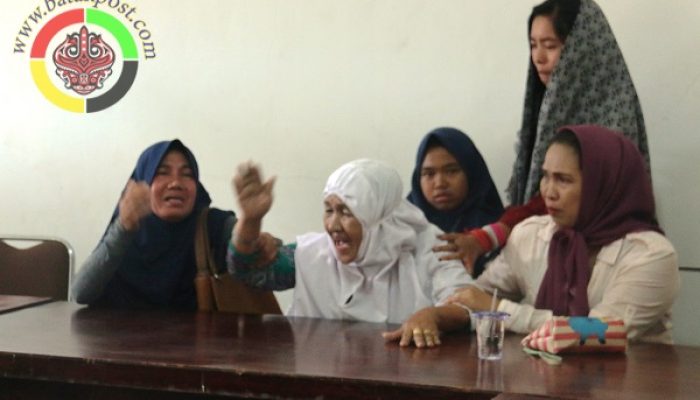 Keluaga ABK Yang Hilang Ngamuk dan Histeris di Kantor Basarnas