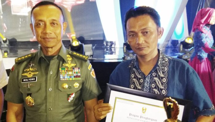 Media Online Mitra Penrem 023 / KS Terima Penghargaan dari Kasad