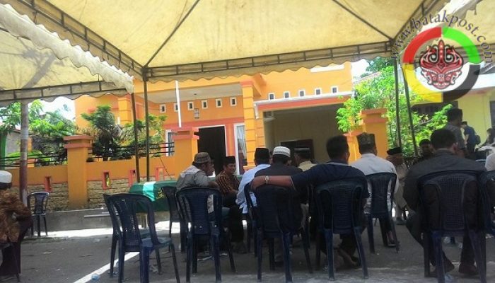 Orangtua Bupati Tapteng Tutup Usia