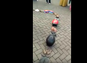 Ini Dia Sendal Antri Terpanjang di Dunia Ada di Pasuruan