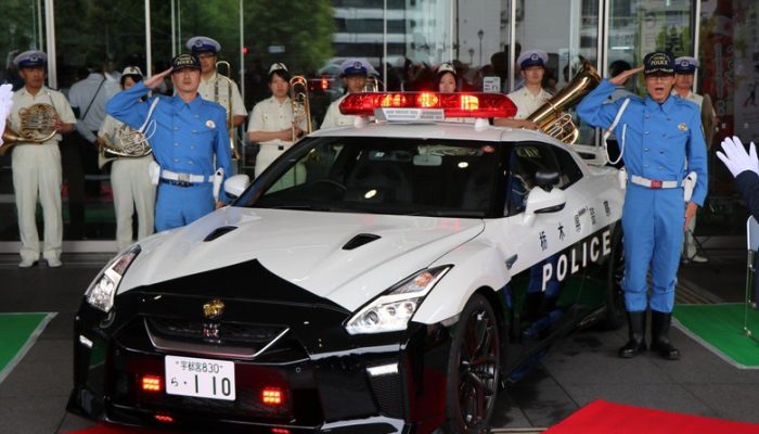 Warga Jepang Sumbangan Nissan GT-R untuk Polisi