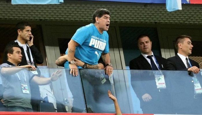Kelewat Senang, Maradona Langsung Tumbang