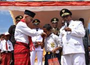 PLN Beri Beasiswa Hingga S1 untuk Joni, Bocah Pemanjat Tiang Bendera