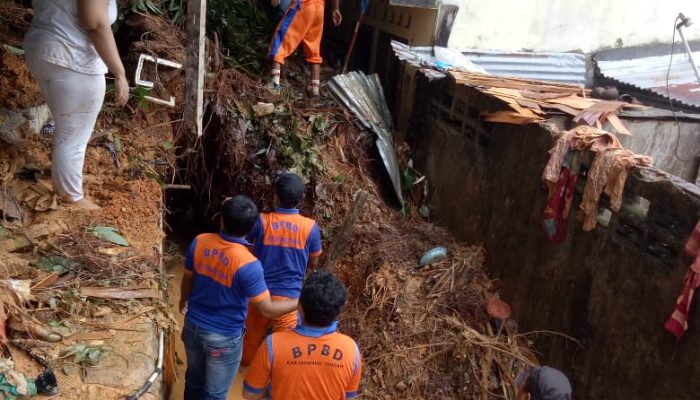 BPBD Tapteng Dikerahkan Bantu Evakuasi Longsor di Sibolga