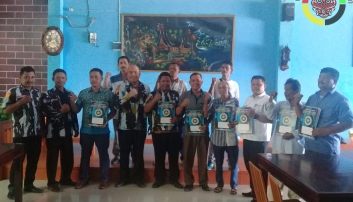 Jannes Maharaja Serahkan Mandat PAC IPK se-Tapteng