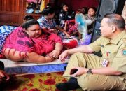 Titin Penderita Obesitas 300 Kg Dievakuasi ke RS, Petugas Harus Jebol Dinding untuk Mengeluarkannya