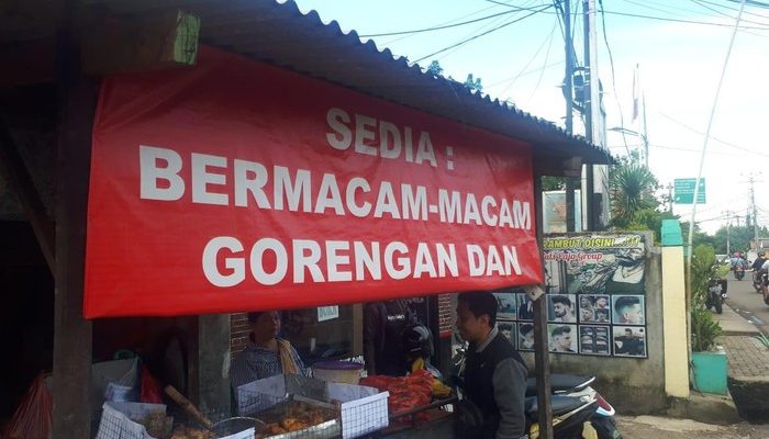 Misteri Terpecahkan, Cerita Penjual Gorengan Soal Spanduk Warungnya yang Viral