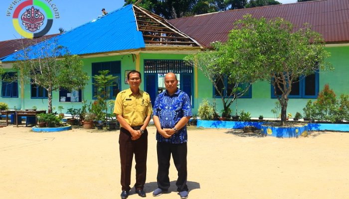 Jannes Maharaja Bantu Biaya Rehap Aula SMPN2 Pandan Nauli