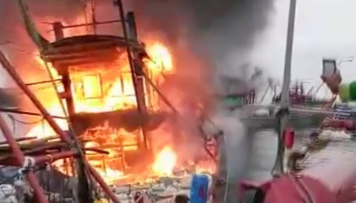 Dua ABK Meninggal Akibat Kapalnya Terbakar di Sibolga