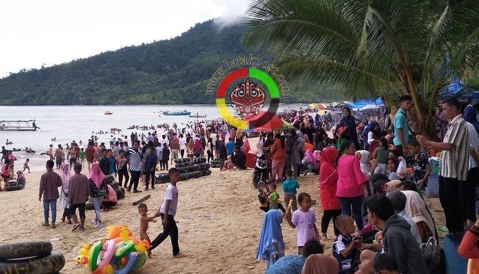 Objek Wisata di Pandan Dipadati Pengunjung