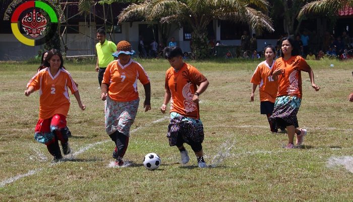 Sepak Bola Ria Antar Instansi Pemkab Tapteng Dibuka Wakil Bupati