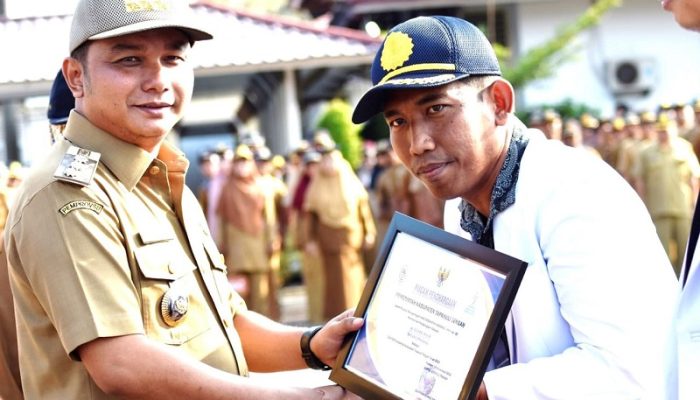 Bupati Tapanuli Tengah Beri Penghargaan Dalam Rangka HKN