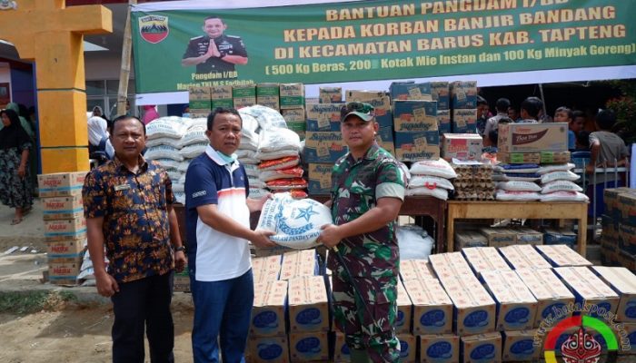 Dandim 0211/TT Serahkan Bantuan Pangdam I/BB Untuk Korban Banjir dan Tanah Longsor Tapteng