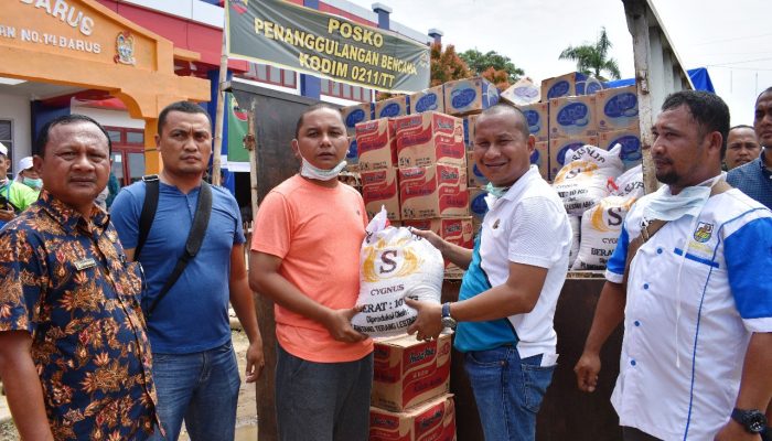 Rahmansyah Sibarani Walik Ketua DPRD Sumut Berikan Bantuan