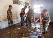Pasukan PRCPB Yonif 123/RW Bantu Warga Bersihkan Sekolah