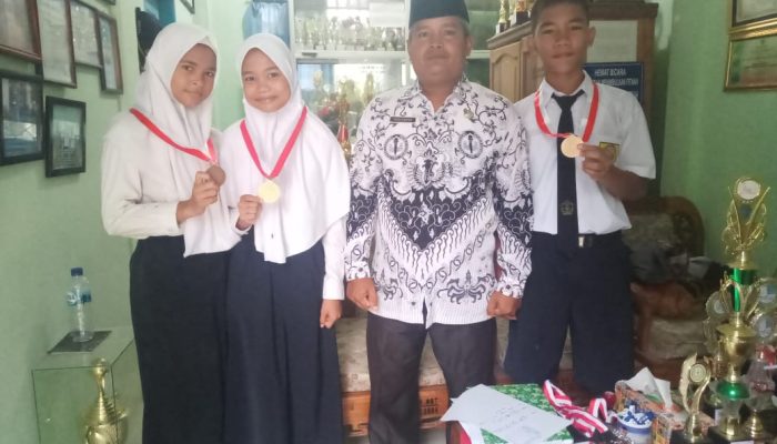 ‘Pendekar’ Putri SMP Negeri 2 Pandan Nauli Sabet Medali Emas