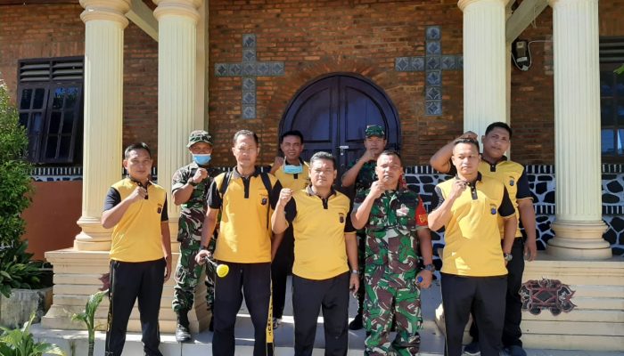 Personel Koramil 07/Salak bersama Polsek Semprot Fasilitas Umum