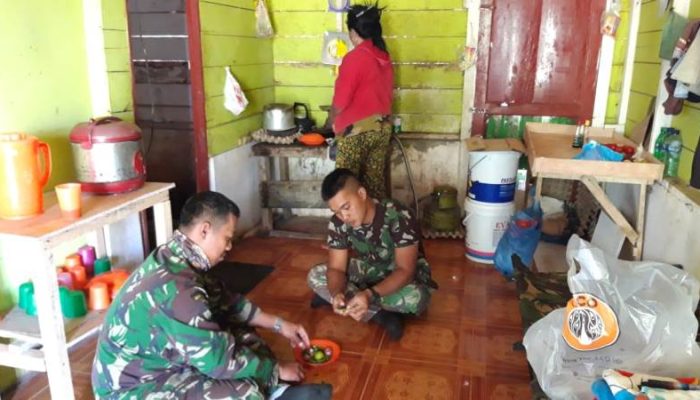 Warga Mengaku Senang Satgas TMMD Tinggal di Rumahnya
