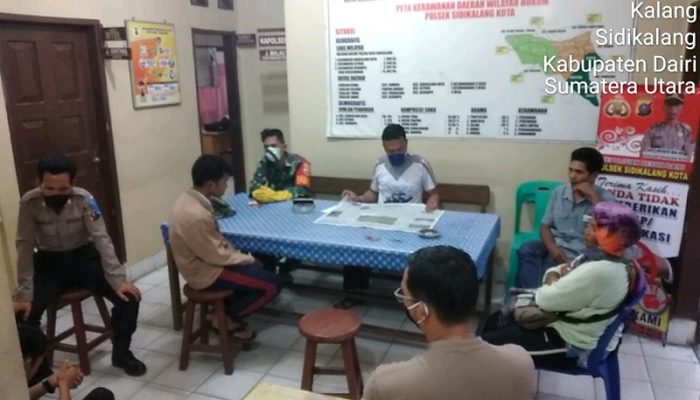 Babinsa Koramil 02/SDK Rapat Bersama dengan Tokoh Masyarakat dan Kepala Desa