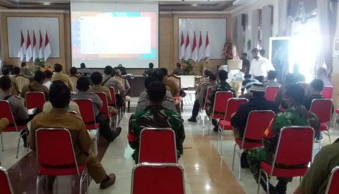 Para Babinsa Koramil 07/Salak Hadiri Pengarahan Forkopimda Tentang Bansos