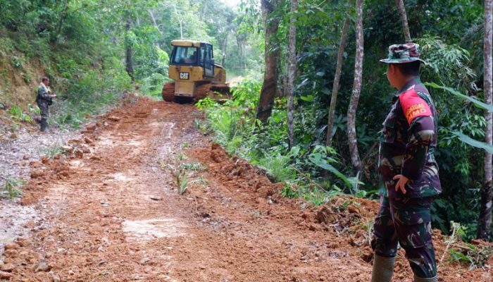 Jalan Desa Dibuka, Warga Siantar Ca pun Gembira
