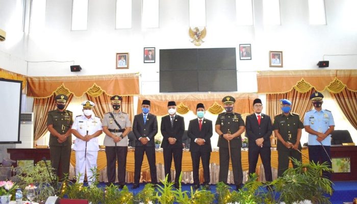 Bupati dan Wakil Bupati Tapanuli Tengah Bersama Forkopimda Dengarkan Pidato Kenegaraan Presiden RI