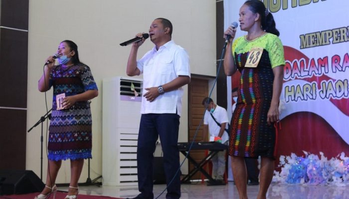 Bupati Tapteng Buka Lomba Vocal Solo Lagu Batak 2020