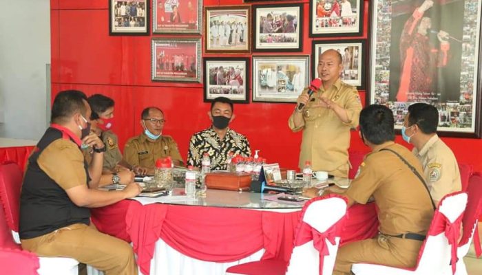 Bupati Taput Pimpin Rapat Penataan Ketertiban Pedagang di Sepanjang Tanggul Aek Sigeaon