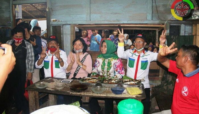 Pasangan ABADI Dijamu Makan Malam Warga Aek Habil