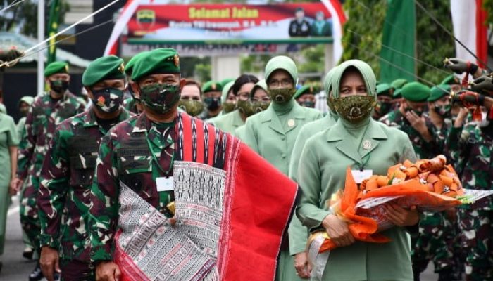 Kodam I/BB Sambut Pangdam Baru Mayjen TNI Hassanudin dengan Acara Tradisi