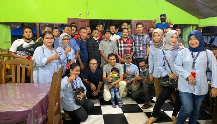 Ismail Ajak Karyawannya Makan Bersama