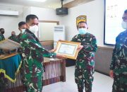 Danrem 023/KS Berikan Penghargaan Kepada Dandim dan Babinsa