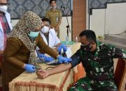 Danrem 023/KS bersama Forkopimda Tapteng Jadi Orang Pertama Divaksin Sinovac