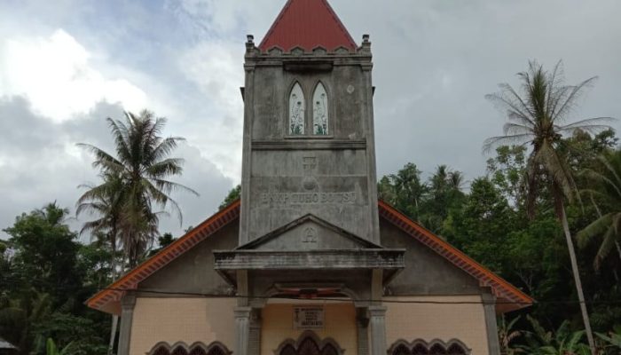 Satgas TMMD Cat Gereja Tuho Bouso