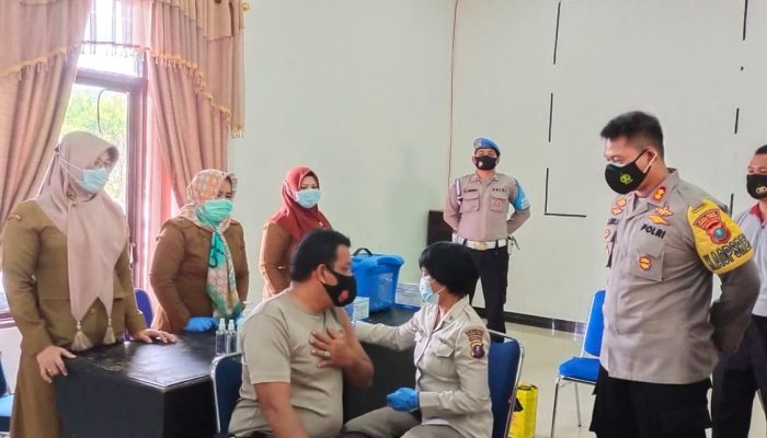 658 Personel TNI-Polri Sudah Divaksin Dinskes Tapteng
