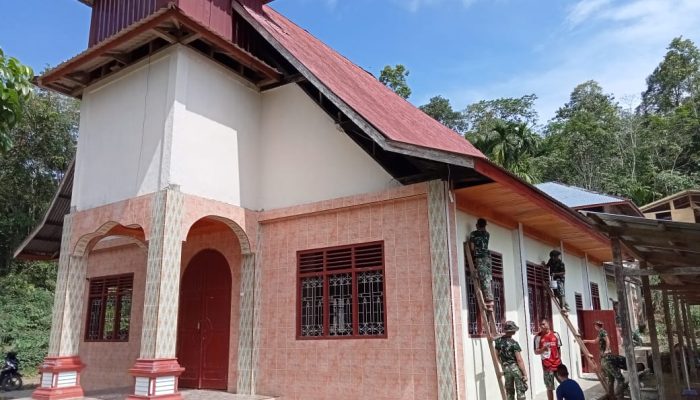 Gereja Ulu Bouso Tampak Indah Setelah Dicat Satgas TMMD
