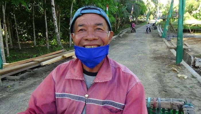 Pedagang Keliling Turut Bersyukur Atas TMMD Kodim 0213/Nias