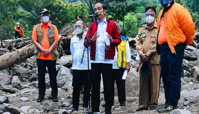 Kunjungi Lembata, Presiden Jokowi Pastikan Kebutuhan para Pengungsi Tercukupi