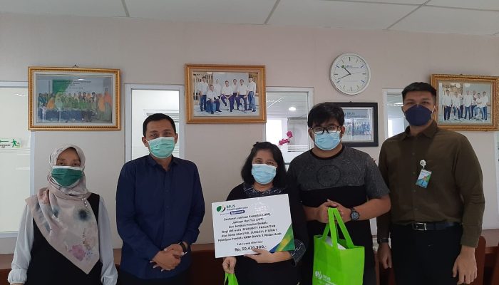 BP Jamsostek Serahkan Santunan Kematian Mantan Praeses HKBP