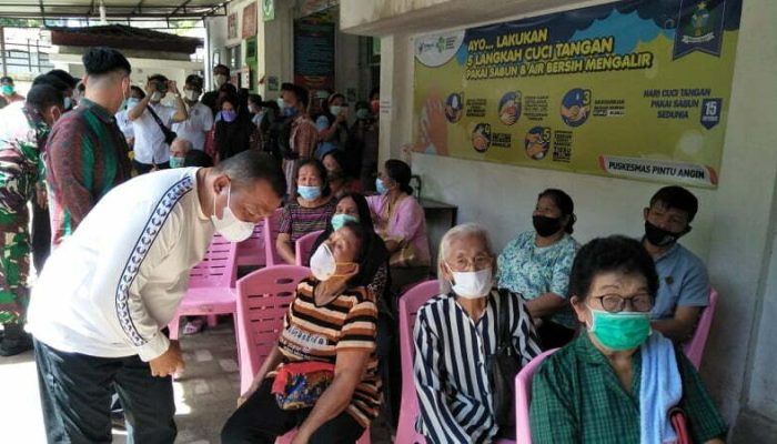 Wali Kota Sibolga Tinjau Pelaksanaan Vaksinasi Massal di Empat Puskesmas