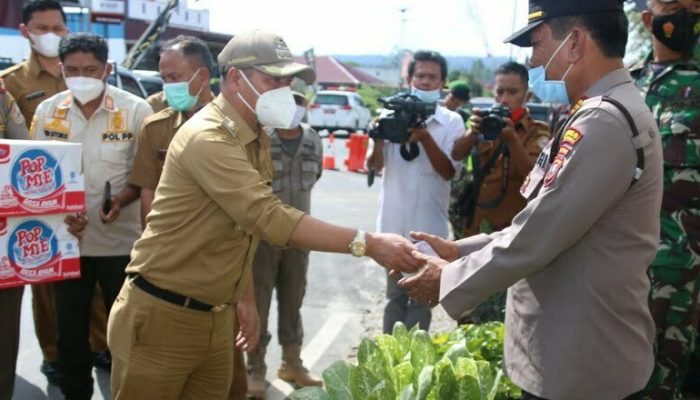 Pos Penyekatan di Siborongborong Ditinjau Bupati