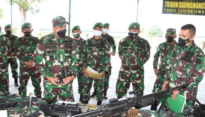 Danrem 023/KS Cek Kesiapan Prajurit Satgas OPS Pamtas RI-PNG Yonif 123/RW