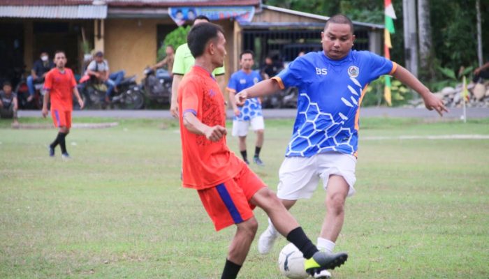 Bupati Bakhtiar Hadiahkan 4 Gol