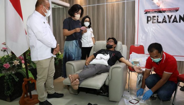 Ketua YKI Satika Simamora Buka Bakti Sosial Donor Darah dan Vaksinasi di Taput