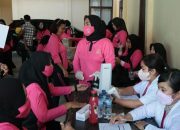 Ketua Bhayangkari Tapteng bersama Anggota Ikut Vaksin Booster